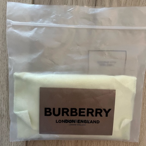 Burberry, new with tags, leather striped card holder in classic Burberry print - Picture 3 of 4